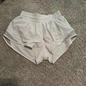 lululemon Hotty Hot 2.5" size 2